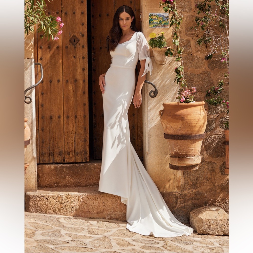 NEW✨ Moonlight Wedding Dress / Crepe dress w chiffon sleeves / Modest / Fits sz6 - Picture 3 of 11